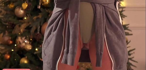  Erotic stretching class prank with Jeny Smith